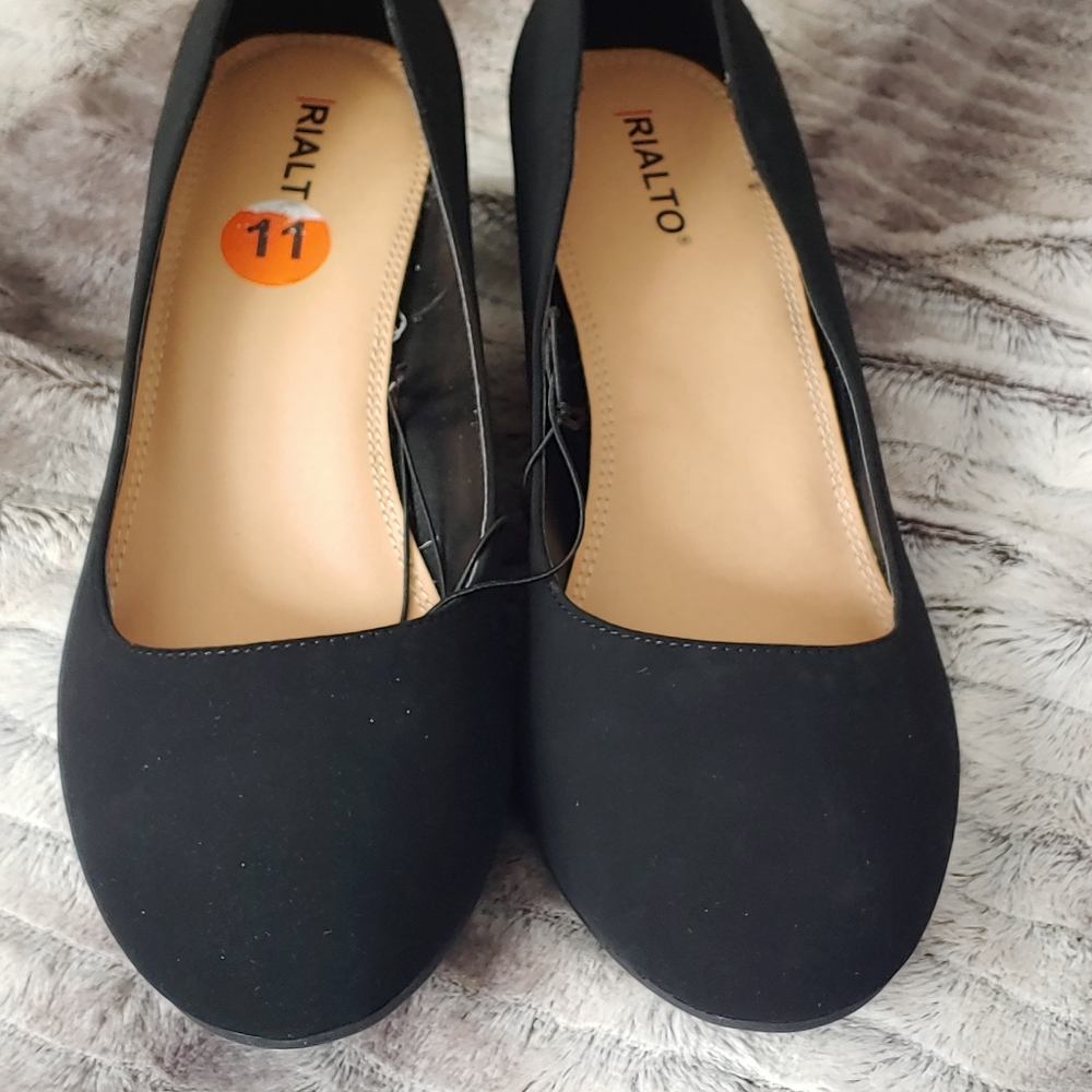 NWOT Ladies Rialto Wedges